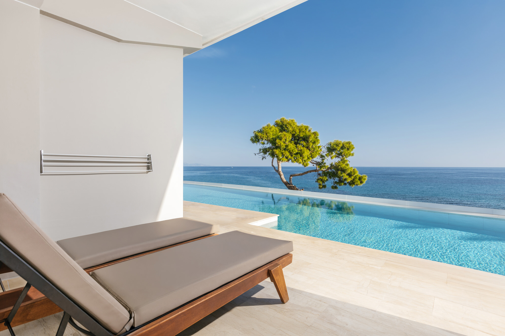 A1 – Swim Up Room (Sea View)