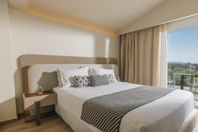 D5 – Suite (Side Sea View)