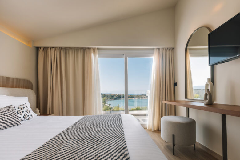 D5 – Suite (Side Sea View)