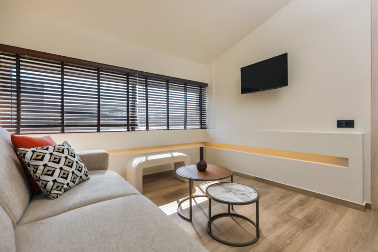 D5 – Suite (Side Sea View)