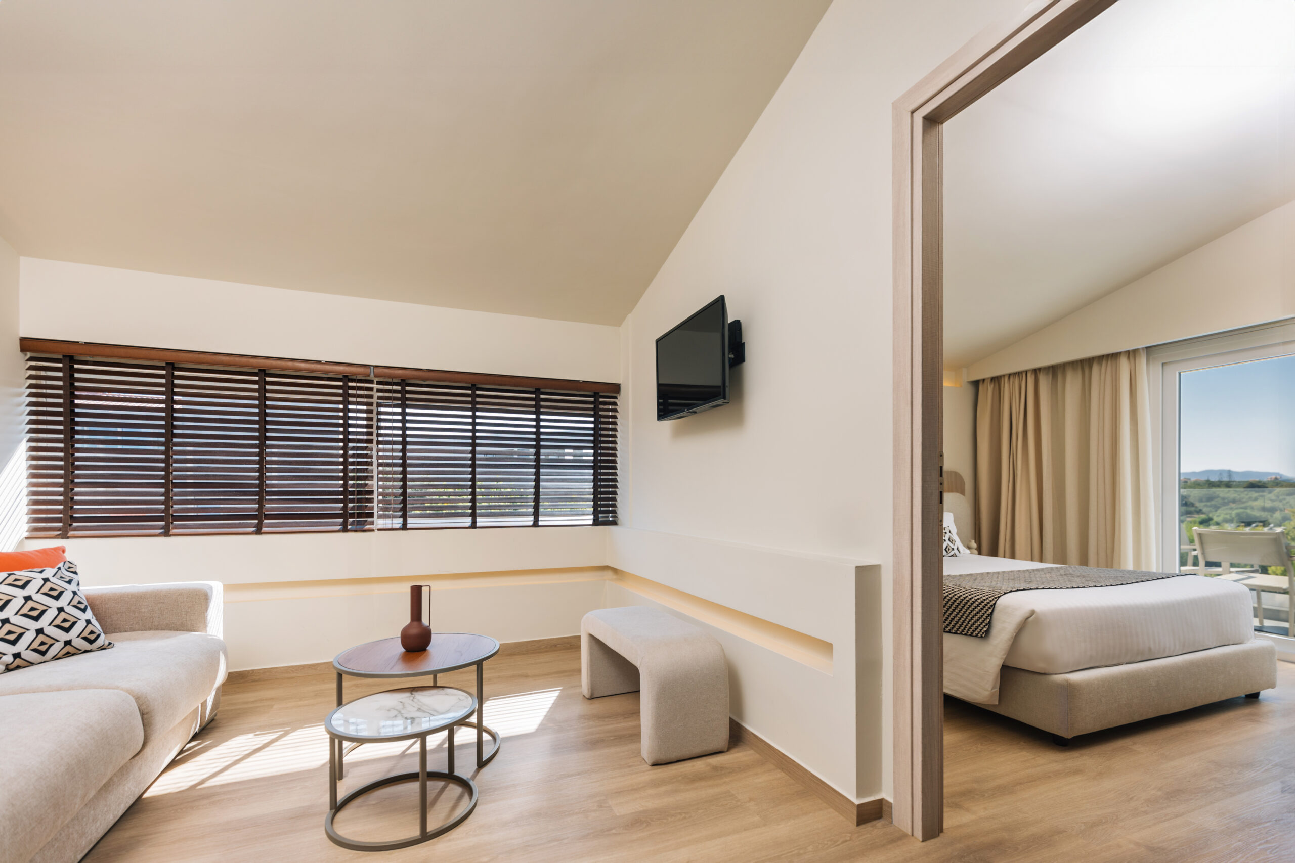 D5 – Suite (Side Sea View)