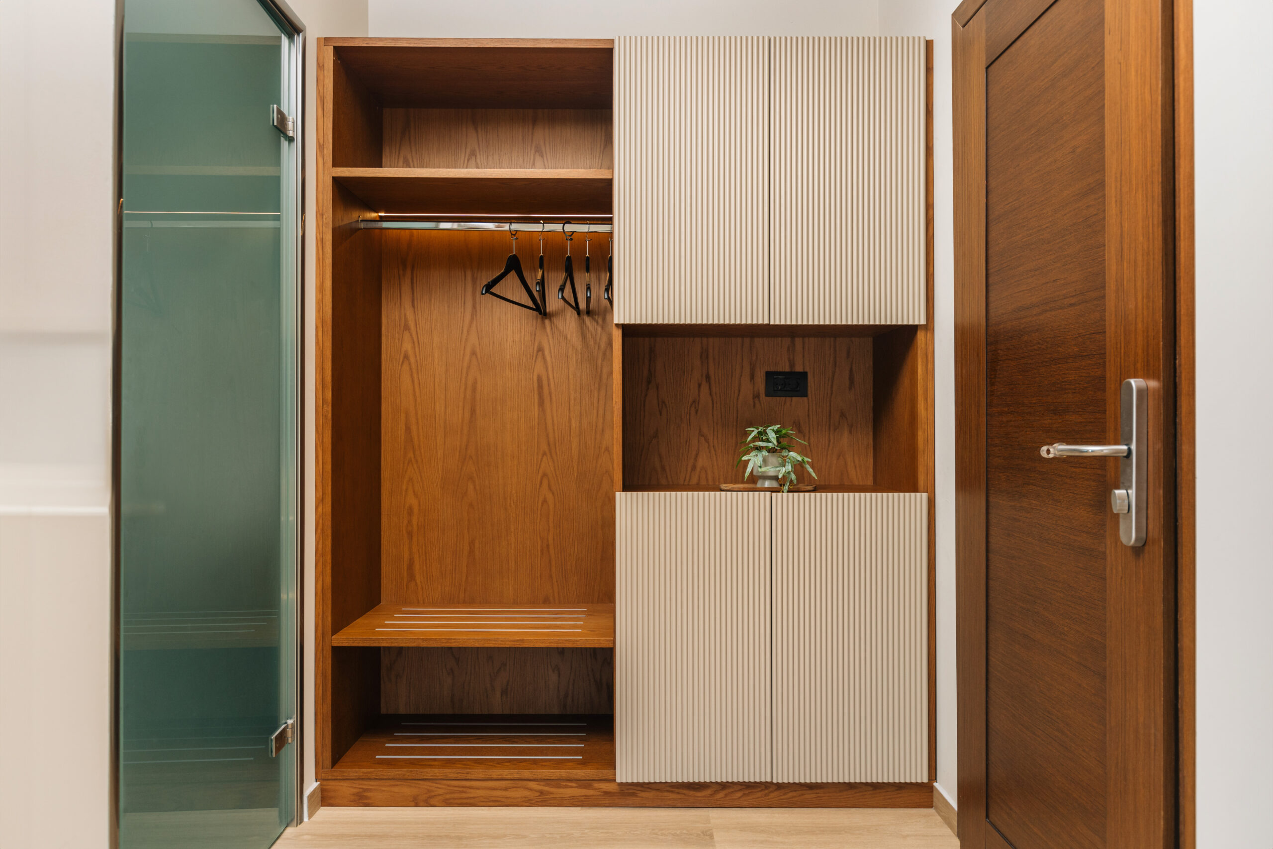 D5 – Suite (Side Sea View)