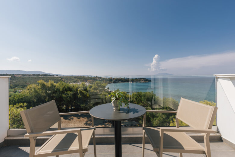 D5 – Suite (Side Sea View)