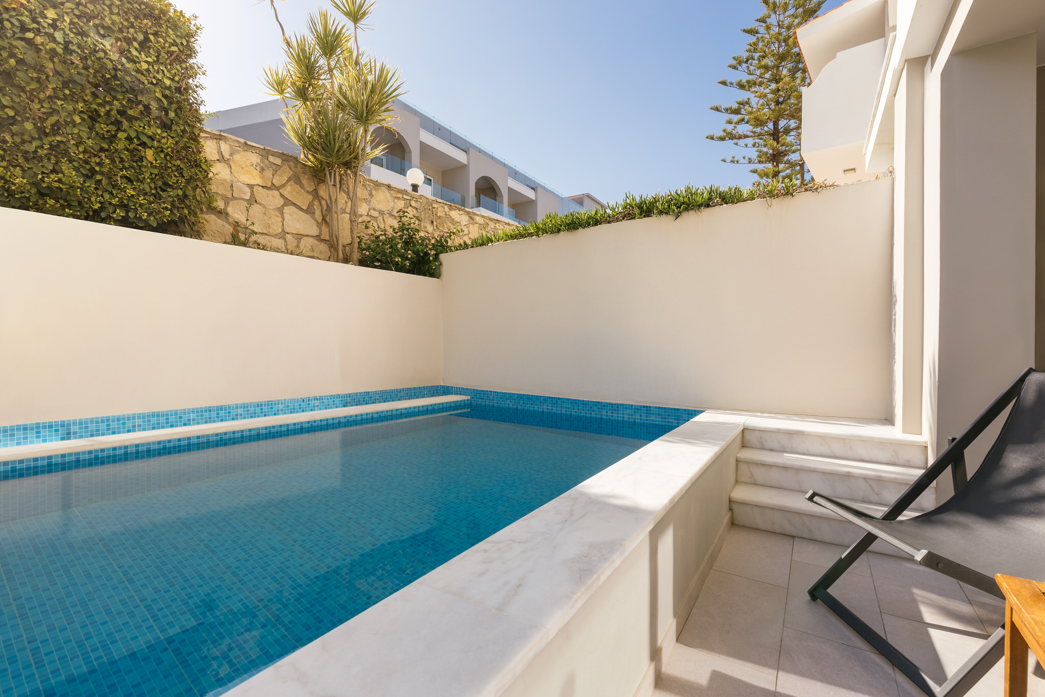 A3 – Swim Up Room (Pool View)