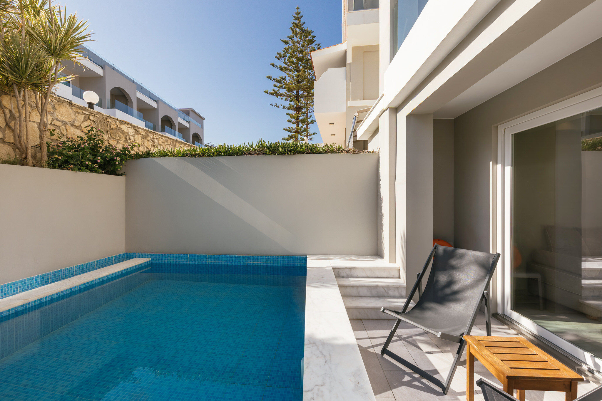 A3 – Swim Up Room (Pool View)