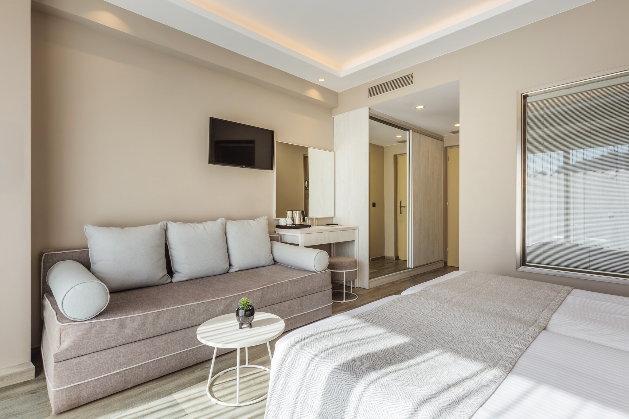 B4 – Standard Room (Inland View)