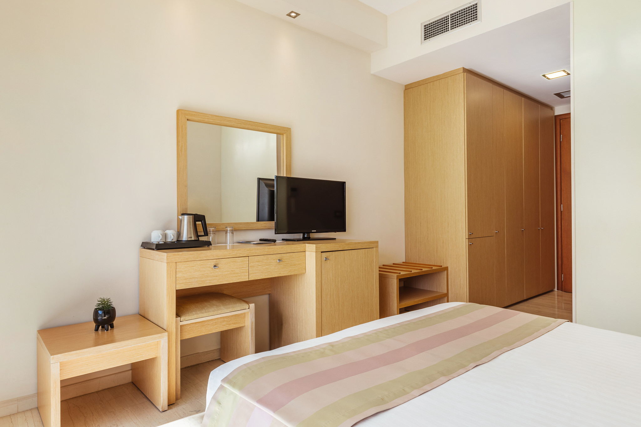 B3 – Standard Room (Inland View)