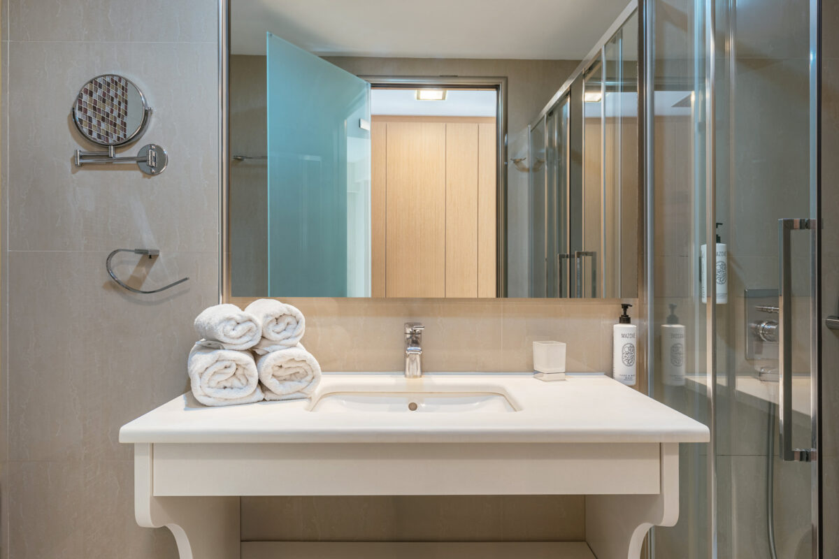 B3 – Standard Room (Inland View)