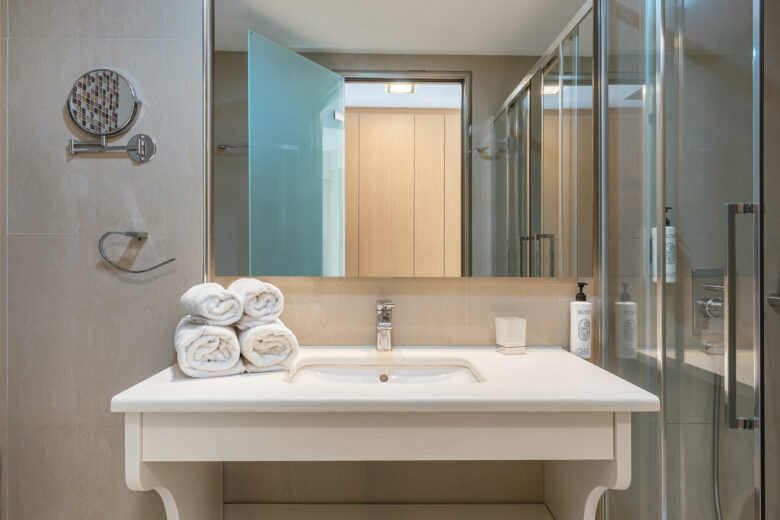 B3 – Standard Room (Inland View)