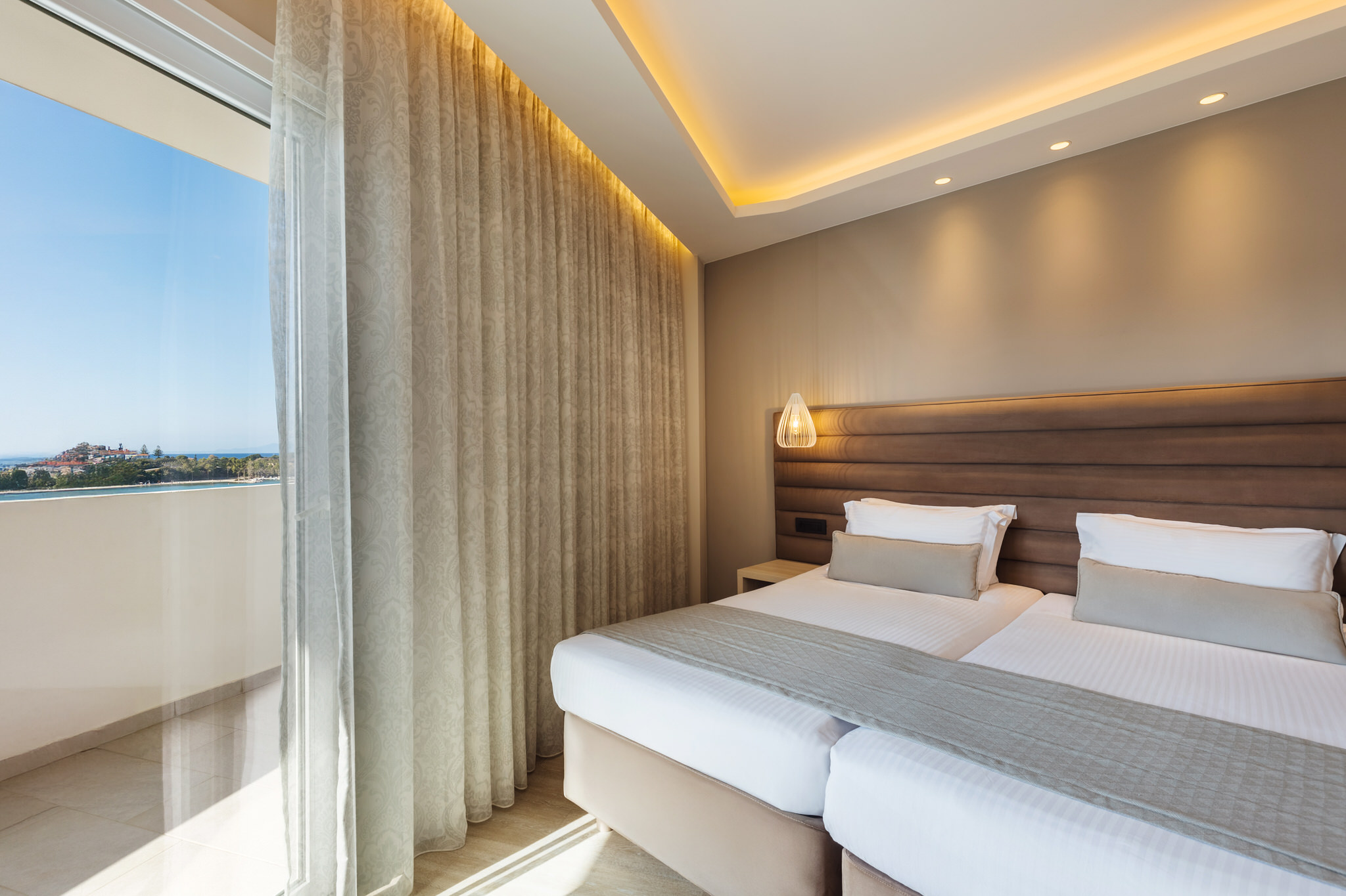 B6 – Standard Room (Side Sea View)