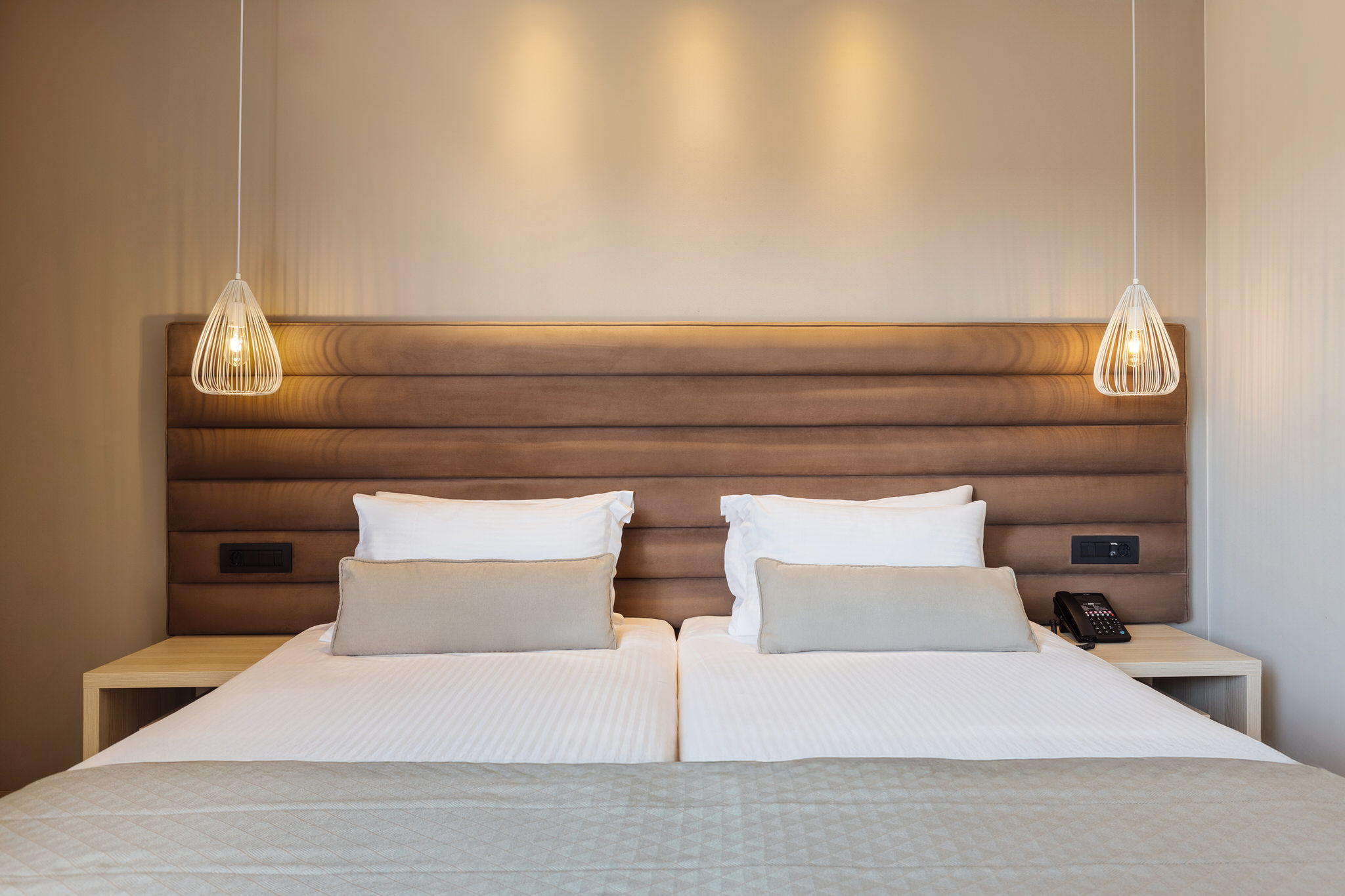 B6 – Standard Room (Side Sea View)