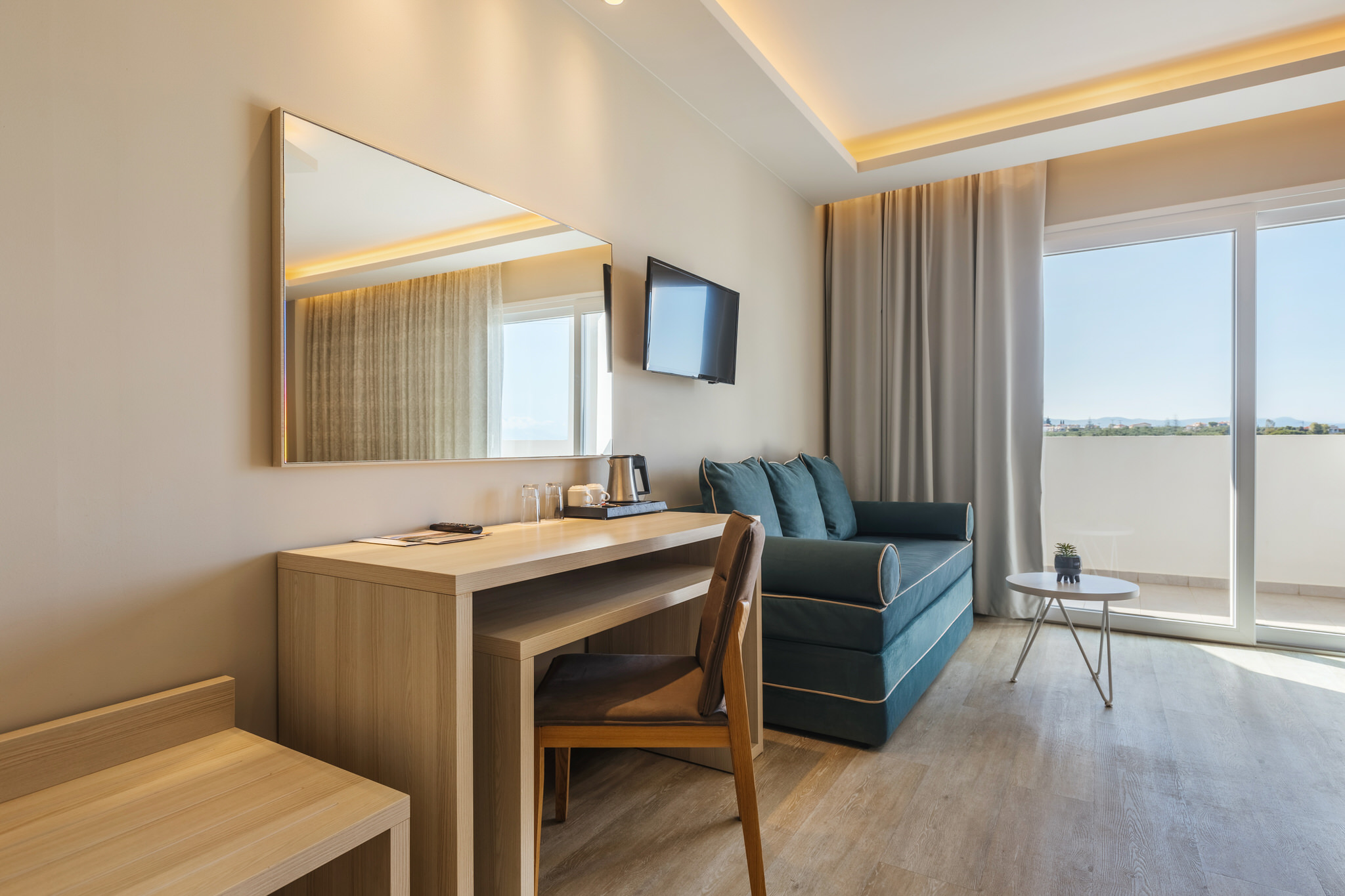 B6 – Standard Room (Side Sea View)