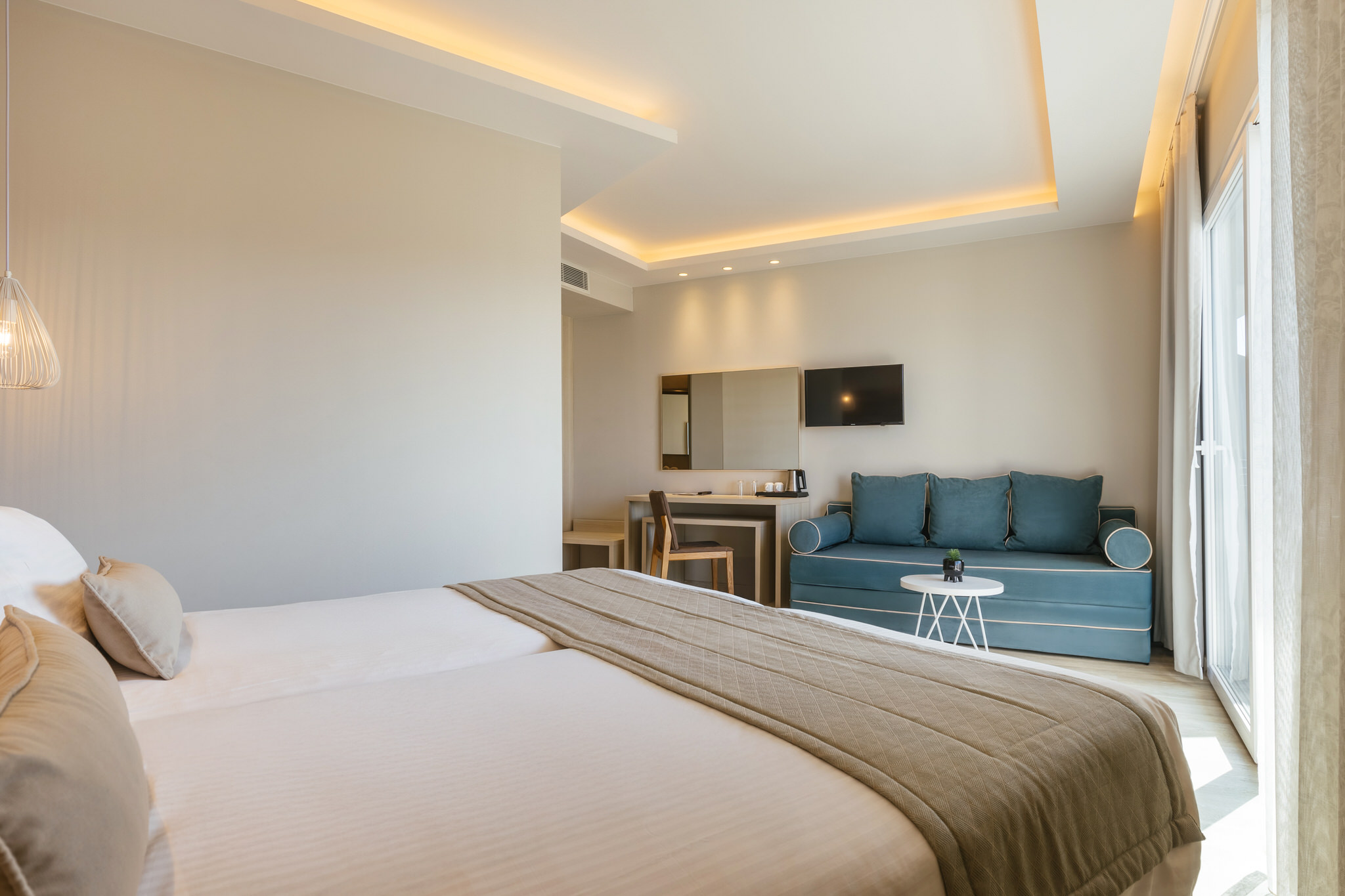 B6 – Standard Room (Side Sea View)