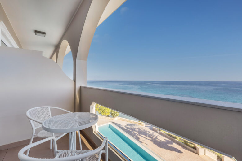 B1 – Standard Room (Sea View)