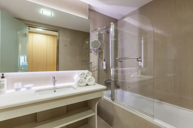 B1 – Standard Room (Sea View)