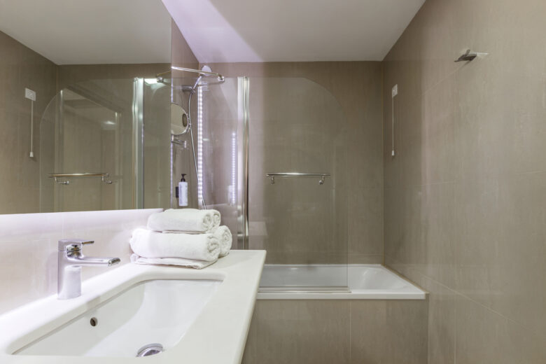 B1 – Standard Room (Sea View)