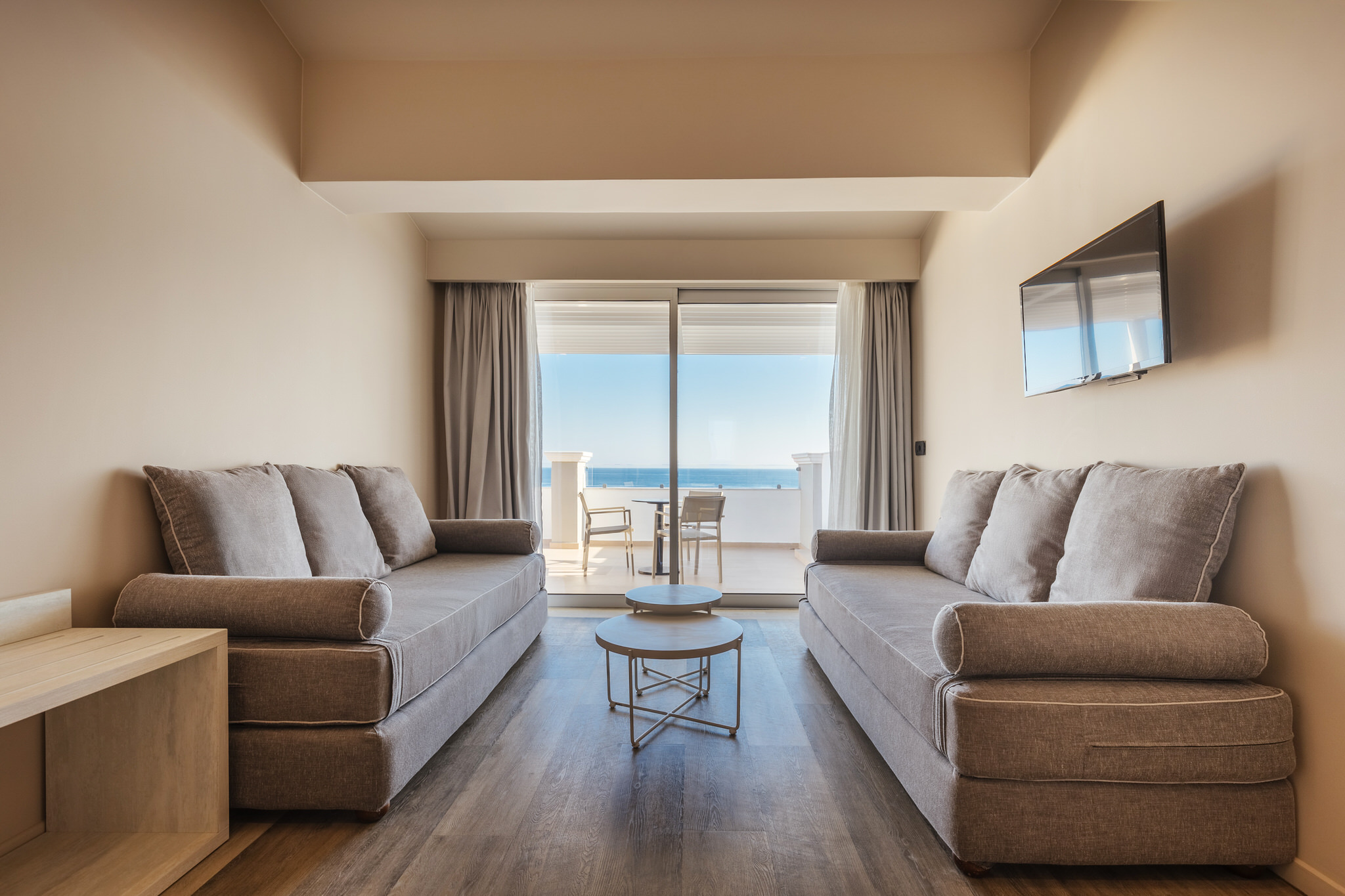 D2 – Superior Suite (Sea View)