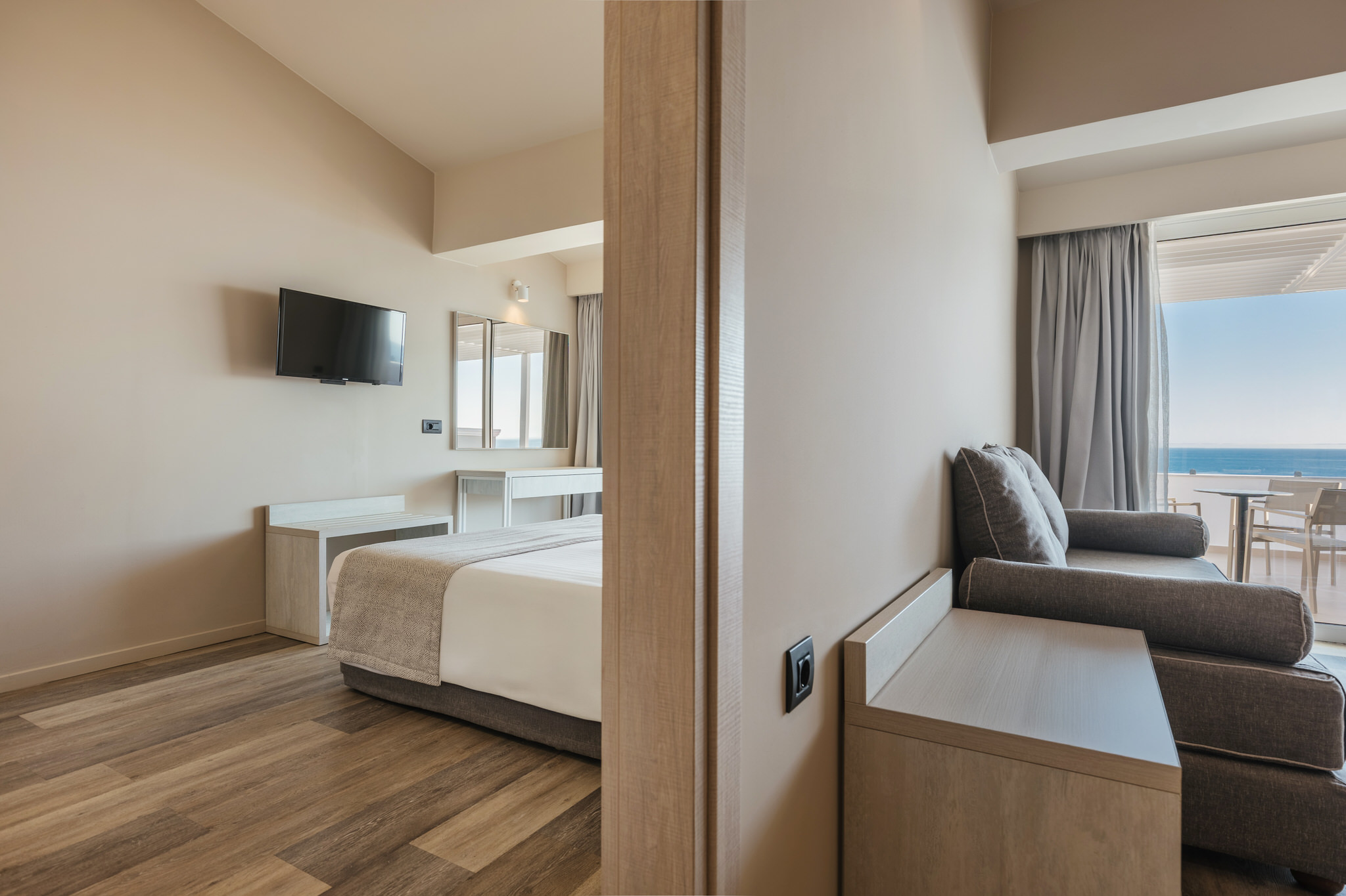 D2 – Superior Suite (Sea View)