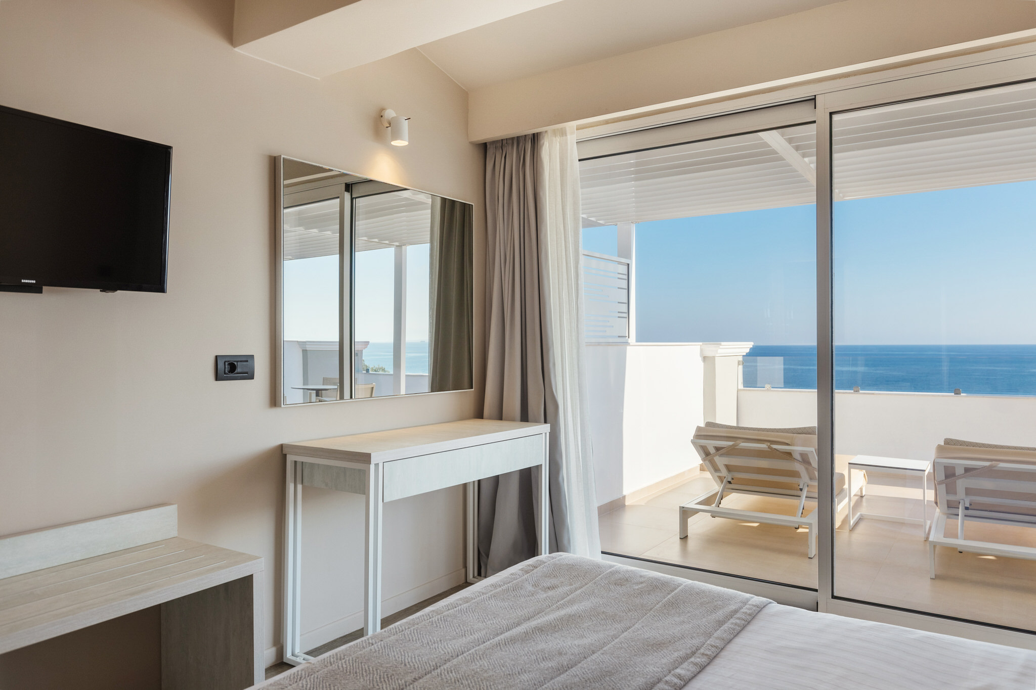D2 – Superior Suite (Sea View)