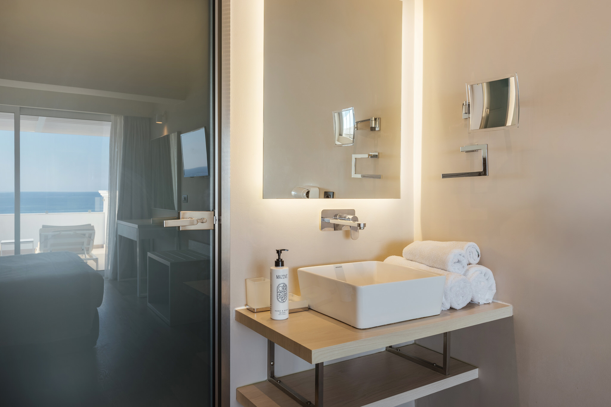 D2 – Superior Suite (Sea View)