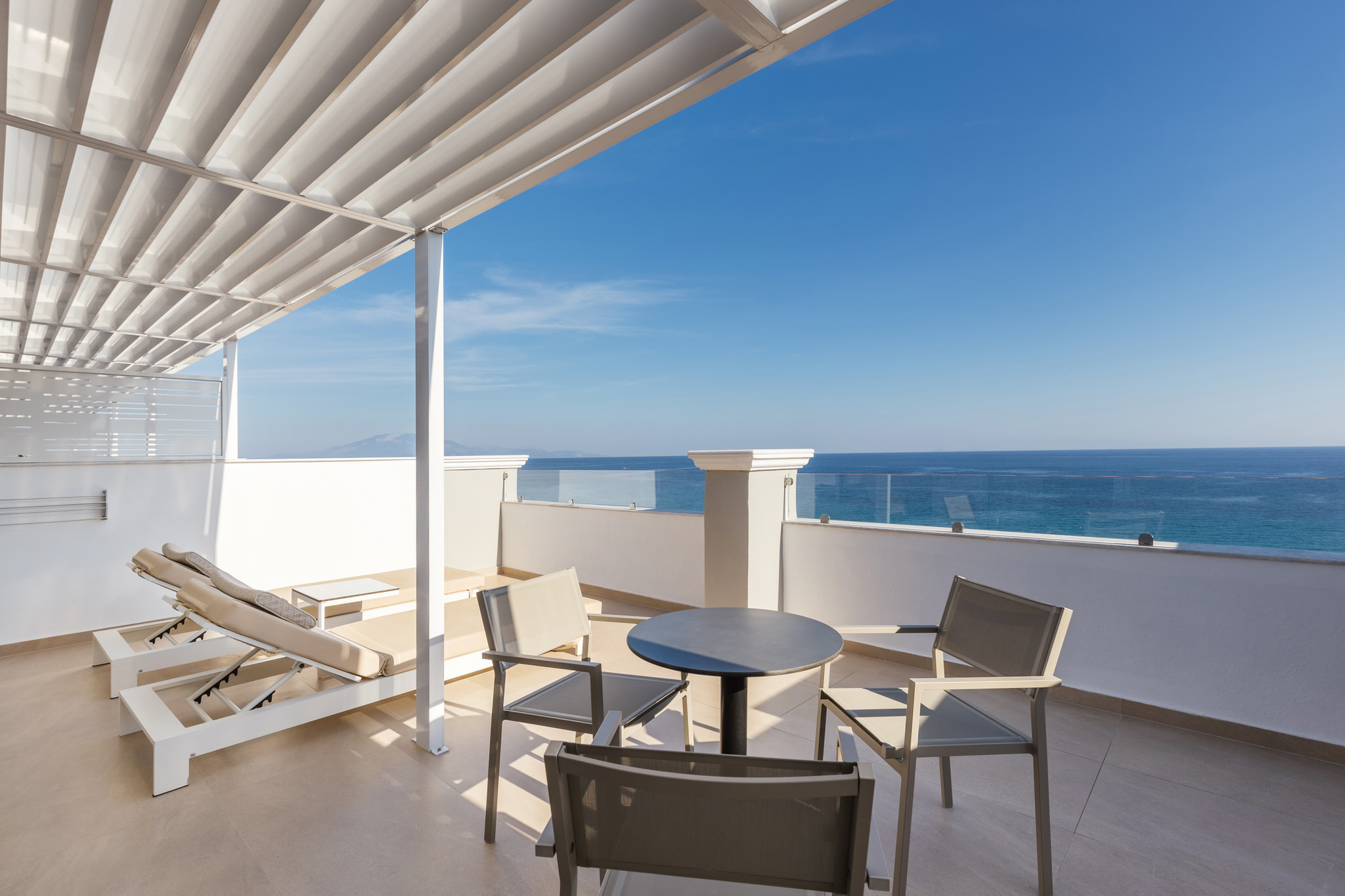 D2 – Superior Suite (Sea View)