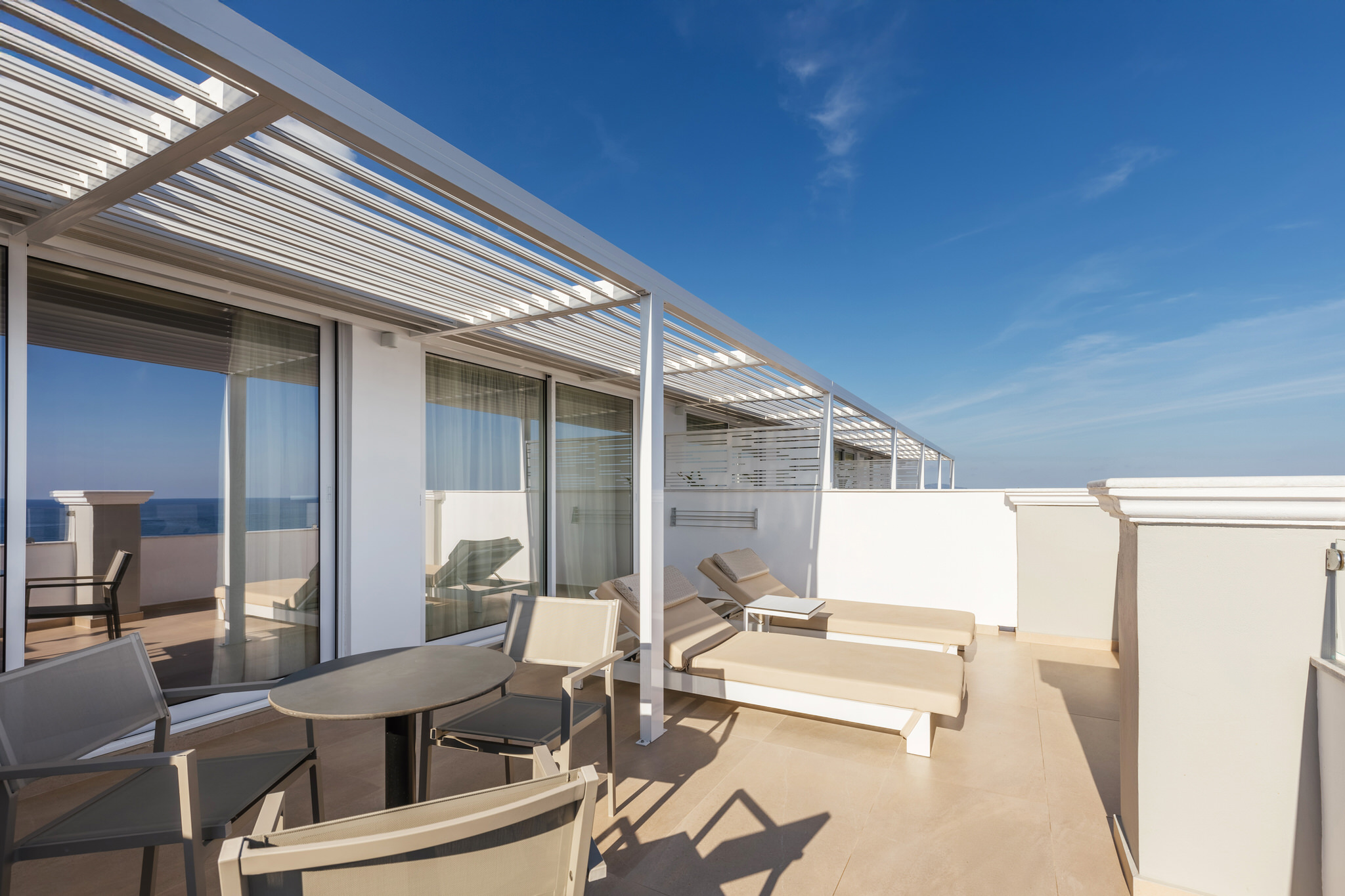 D2 – Superior Suite (Sea View)