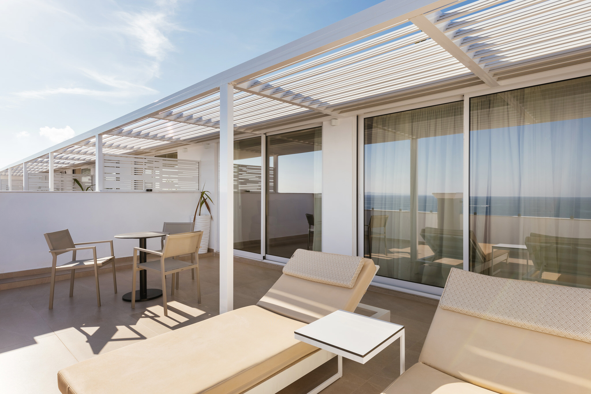 D2 – Superior Suite (Sea View)