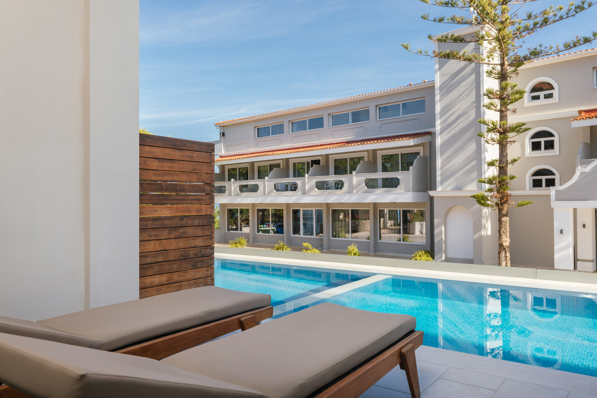 A2 – Swim Up Room (Inland View)
